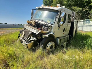 FREIGHTLINER M2 106 MEDIUM DUTY