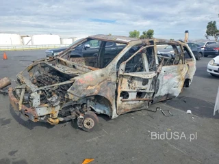 TOYOTA SIENNA LE 8 PASSENGER