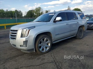 CADILLAC ESCALADE LUXURY