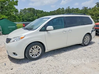 TOYOTA SIENNA XLE 8-PASSENGER