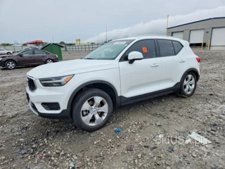 VOLVO XC40 T5 MOMENTUM