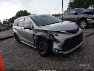 TOYOTA TOYOTA SIENNA XLE