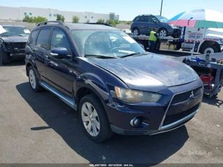 MITSUBISHI MITSUBISHI OUTLANDER SE