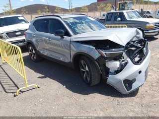VOLVO VOLVO XC40 B5 PLUS DARK THEME