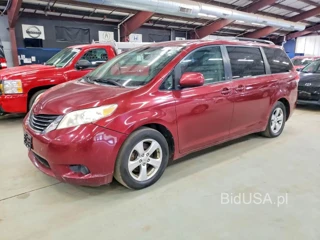 TOYOTA SIENNA LE