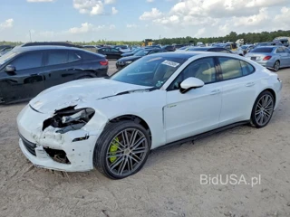 PORSCHE PANAMERA 4 E-HYBRID