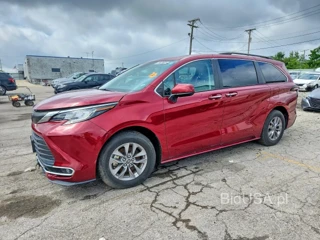 TOYOTA SIENNA XLE