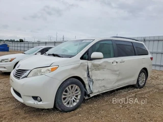 TOYOTA SIENNA XLE 8-PASSENGER