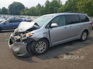 TOYOTA SIENNA XLE 8-PASSENGER