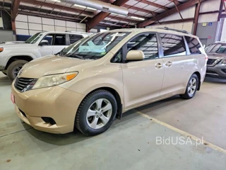 TOYOTA SIENNA LE
