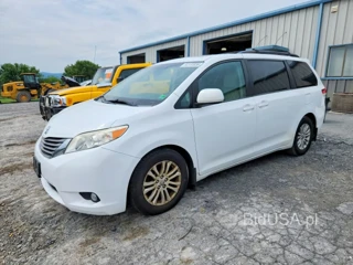 TOYOTA SIENNA XLE 8-PASSENGER