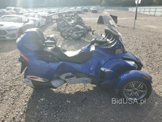 CAN-AM SPYDER ROADSTER