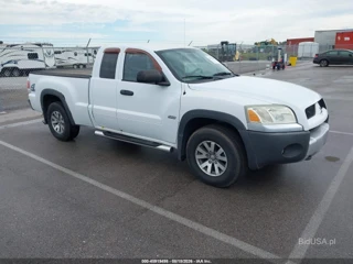 MITSUBISHI MITSUBISHI RAIDER DURO CROSS V8