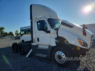 FREIGHTLINER CASCADIA 126