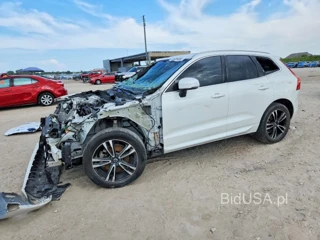 VOLVO XC60 T5 MOMENTUM