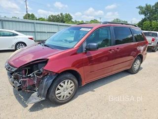 TOYOTA SIENNA LE 7-PASSENGER