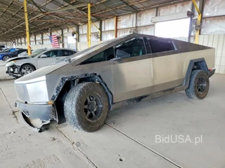 TESLA CYBERTRUCK