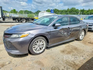 TOYOTA CAMRY HYBRID XLE