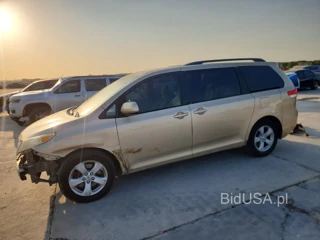 TOYOTA SIENNA LE