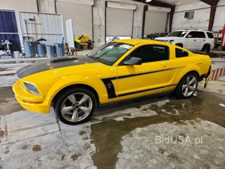 FORD MUSTANG