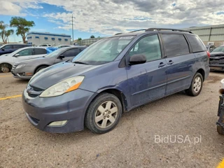 TOYOTA SIENNA XLE 7 PASSENGER