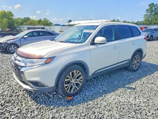 MITSUBISHI OUTLANDER SE