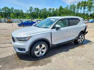 VOLVO XC40 T4 MOMENTUM