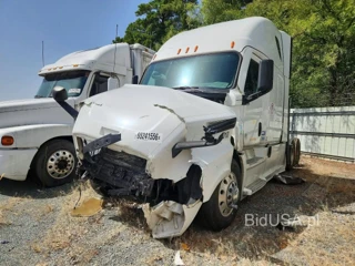 FREIGHTLINER CASCADIA 126