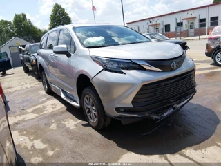 TOYOTA TOYOTA SIENNA XLE
