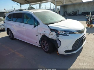 TOYOTA TOYOTA SIENNA LE