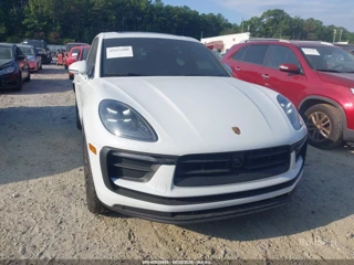 PORSCHE PORSCHE MACAN T