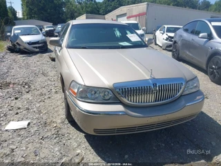 LINCOLN LINCOLN TOWN CAR SIGNATURE LIMITED