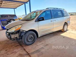 TOYOTA SIENNA LE 7-PASSENGER