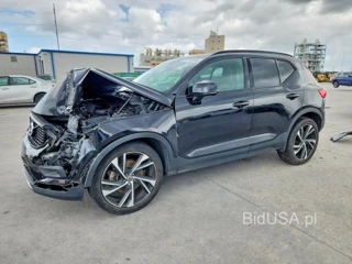 VOLVO XC40 T5 R-DESIGN
