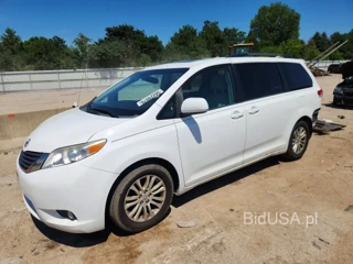 TOYOTA SIENNA XLE 8-PASSENGER