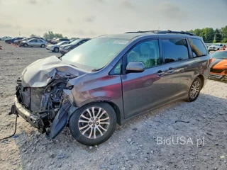 TOYOTA SIENNA XLE 8-PASSENGER