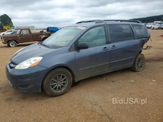 TOYOTA SIENNA LE 7-PASSENGER