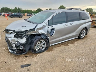 TOYOTA SIENNA XLE 7-PASSENGER