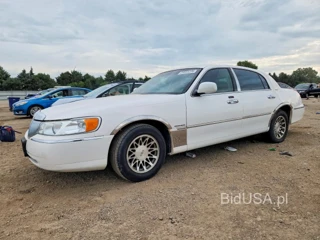 LINCOLN TOWN CAR SIGNATURE