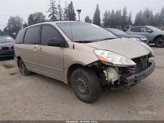 TOYOTA TOYOTA SIENNA LE