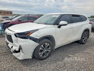 TOYOTA HIGHLANDER XLE