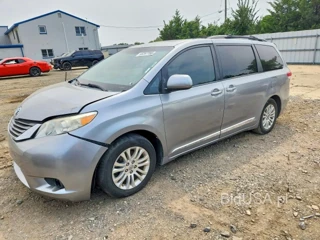 TOYOTA SIENNA XLE 8-PASSENGER