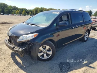 TOYOTA SIENNA LE