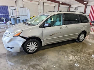 TOYOTA SIENNA LE 8-PASSENGER