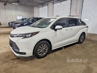TOYOTA SIENNA LE