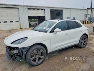 PORSCHE MACAN BASE