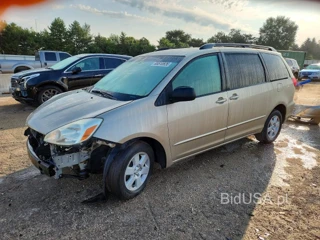 TOYOTA SIENNA LE 7 PASSENGER