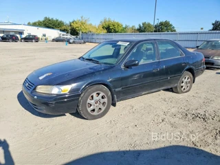 TOYOTA CAMRY LE V6