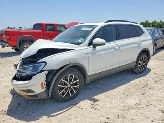 VOLKSWAGEN TIGUAN SE