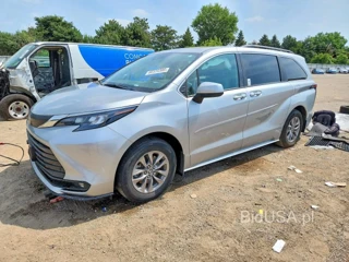 TOYOTA SIENNA XLE 7-PASSENGER